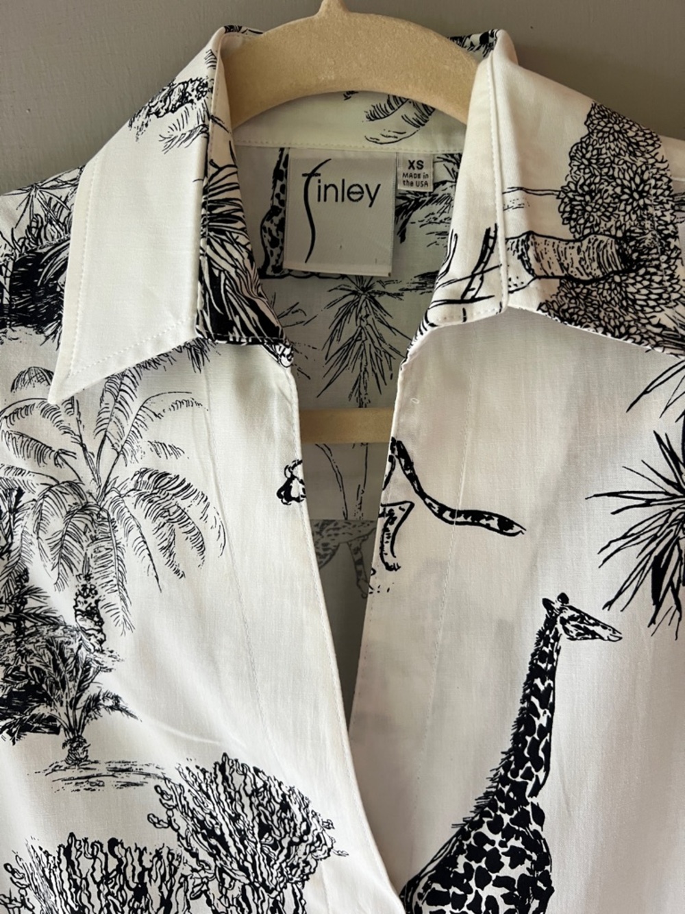 Finley - White Short-Sleeve Safari Print dress - Picture 2 of 4